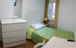 SE   ALQUILA UNA HABITACIÓN ZONA PUEBLO NUEVO