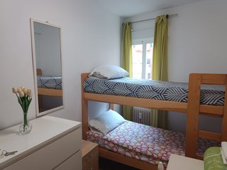 SE   ALQUILA UNA HABITACIÓN ZONA PUEBLO NUEVO