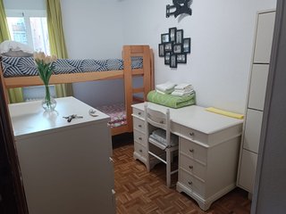 SE   ALQUILA UNA HABITACIÓN ZONA PUEBLO NUEVO