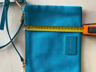 Bolso de piel Bimba y Lola azul turquesa