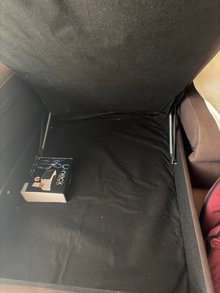 Sofá con chaiselongue abatible eléctricamente