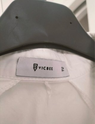 Camicia crop VICBEE con decorazioni