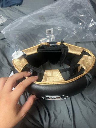 Casco Rival Profesional RHG100 Negro/Dorado NUEVO.