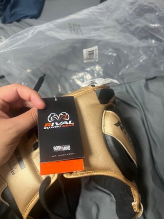 Casco Rival Profesional RHG100 Negro/Dorado NUEVO.