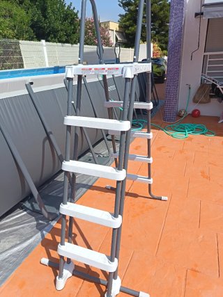 Escalera Piscina INTEX Metal/Plástico