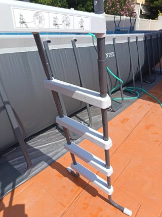 Escalera Piscina INTEX Metal/Plástico