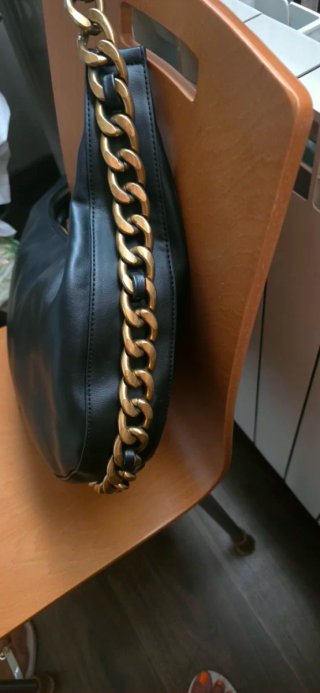 Bolso Latuche Negro Cadena Dorada
