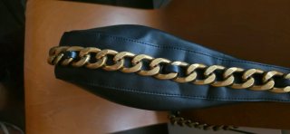 Bolso Latuche Negro Cadena Dorada