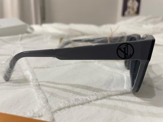 Gafas de sol Louis Vuitton negras y grises