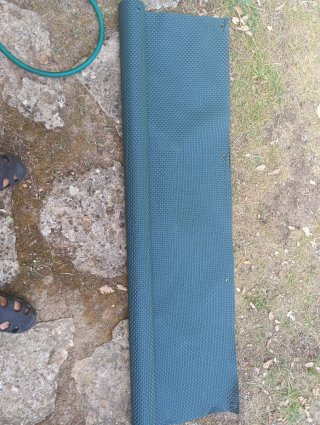 Malla verde 1.5m x 3m 1 rollo 25€, 2 rollos 45€