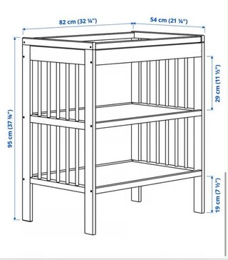 Cambiador de bebé de madera con accesorios