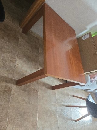 Mesa de comedor de madera