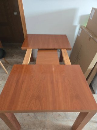 Mesa de comedor de madera