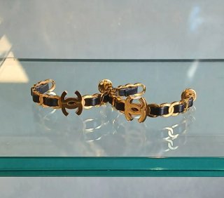 Orecchini Cerchio Doppia C Oro Nero