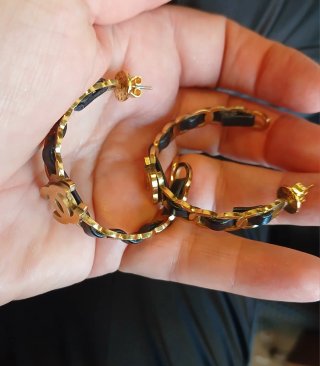 Orecchini Cerchio Doppia C Oro Nero
