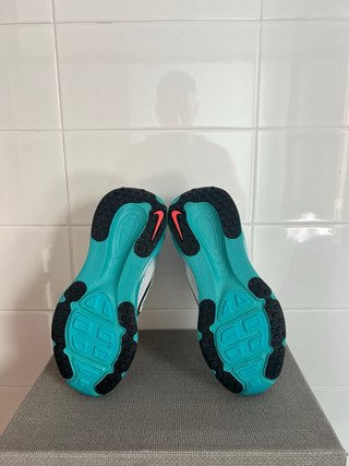 Nike Vomero 18 - Blanco/Turquesa