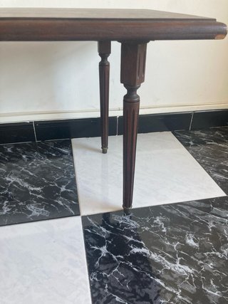 Mesa auxiliar de madera