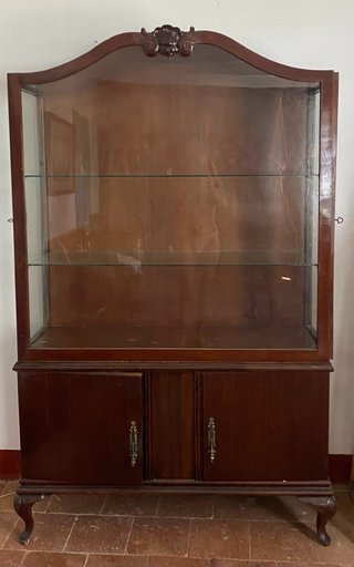 Vitrina antigua de madera y cristal