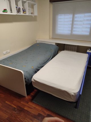 Habitación completa cama nido con colchones.