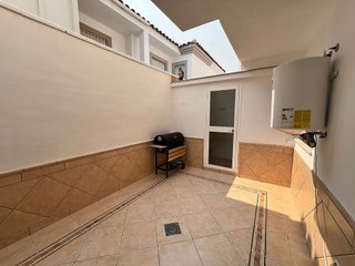 Casa adosada en alquiler en Lebrija