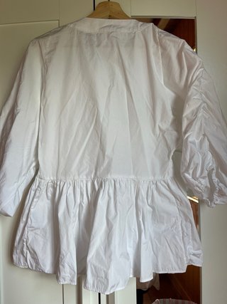 Blusa Uterqüe blanca con adornos