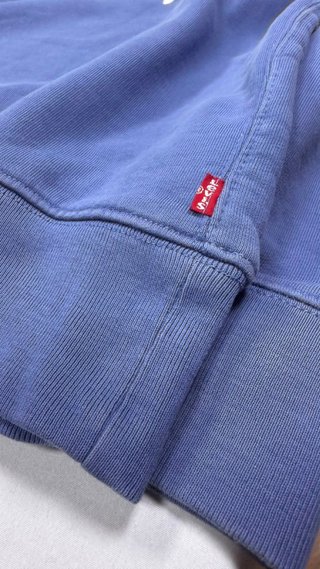 Felpa Levi's Azzurra con Onda Floreale