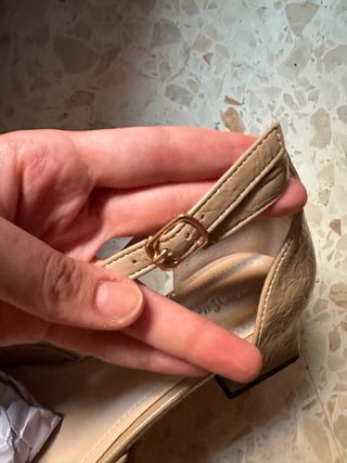 Zapatillas beige con pulsera