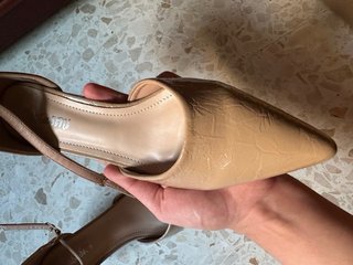 Zapatillas beige con pulsera