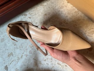 Zapatillas beige con pulsera