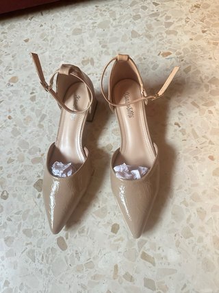Zapatillas beige con pulsera
