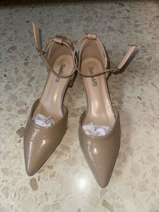 Zapatillas beige con pulsera