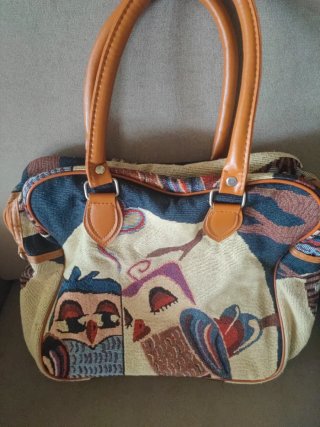 Bolso de mano con diseño de búhos