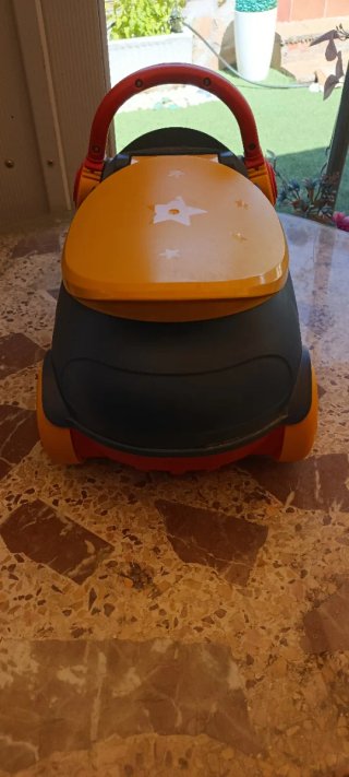 Orinal infantil para bebé con ruedas