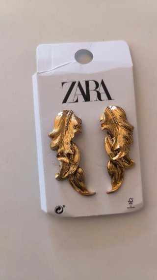 Pendientes largos  Zara hojas dorados