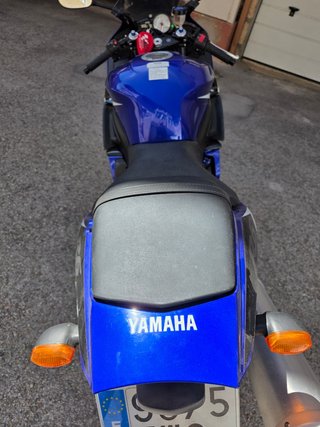 Moto YAMAHA R6