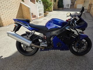 Moto YAMAHA R6