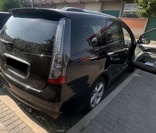 Mitsubishi Grandis 2008