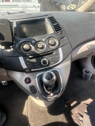 Mitsubishi Grandis 2008