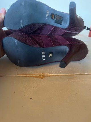Zapatos de tacón Ras piel morados y burdeos