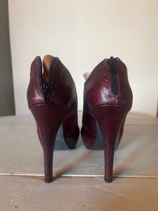 Zapatos de tacón Ras piel morados y burdeos