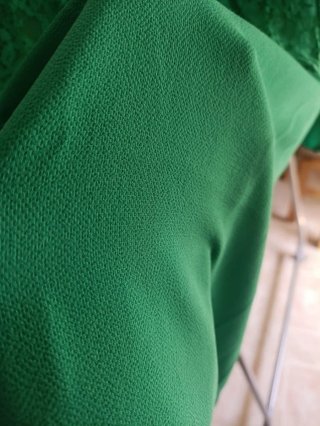 Camiseta NAF NAF verde con encaje