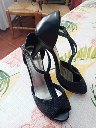 Sandalias de tacón negras talla 40