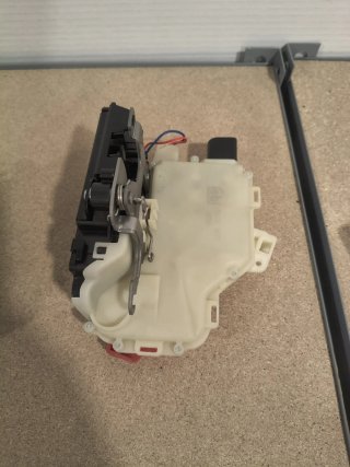 Se venden 2 Cerraduras Golf V 1.9 TDI , 5 puertas