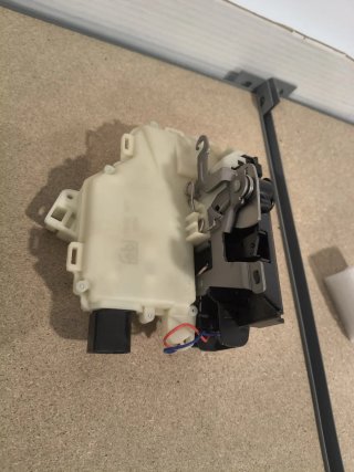Se venden 2 Cerraduras Golf V 1.9 TDI , 5 puertas