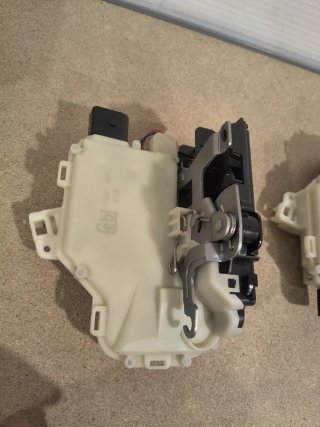 Se venden 2 Cerraduras Golf V 1.9 TDI , 5 puertas