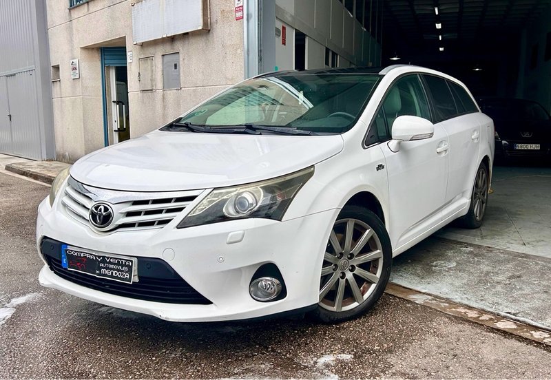 Toyota Avensis 2013 - foto 1