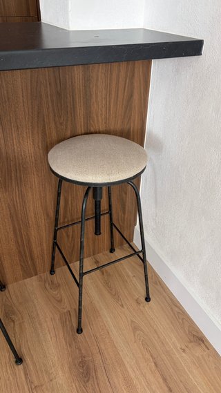 Taburete Giratorio Lino Beige y Negro