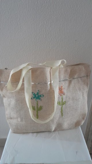 Borsa a spalla con fiori ricamati
