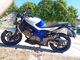 Suzuki SFV650 Gladius Azul/Blanca