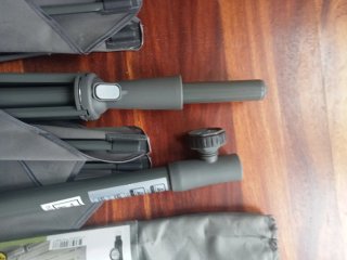 Sombrilla gris con base y funda sin estrenar